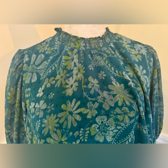 Free People Sheer Floral Blouse • Smocked Neck • Size S 🌿💚 - Picture 3 of 7